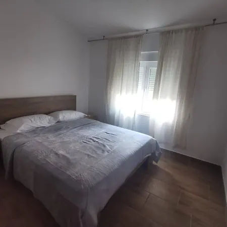 Lucija Apartament Rovanjska