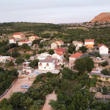 Lucija Apartman *